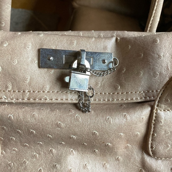 MG Collection - Picture 3 of 8